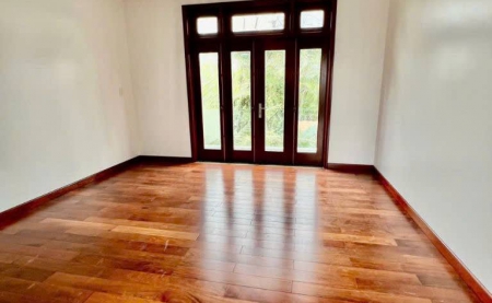 Cải Tạo Sàn Gỗ Cũ Bằng Cách Sơn UV Lại – Giải Pháp Bền Đẹp và Tiết Kiệm Nhất Hiện Nay