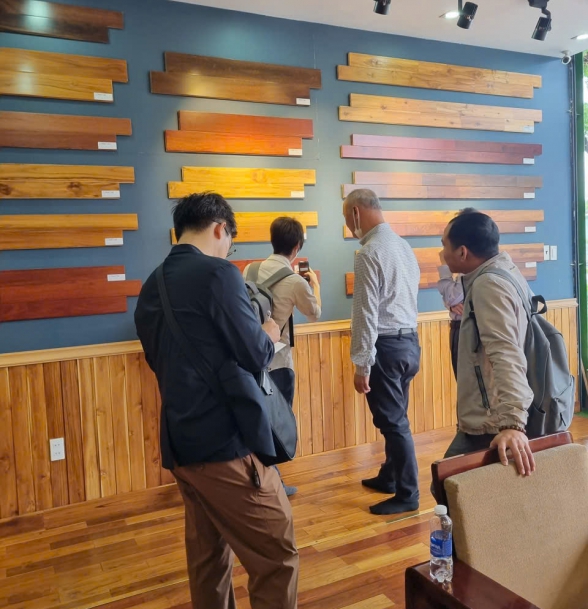 Đối tác Nhật đến làm việc tại showroom