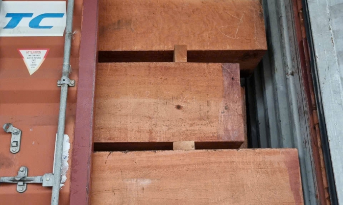 SÀN GỖ DẦU ĐỎ NGOÀI TRỜI