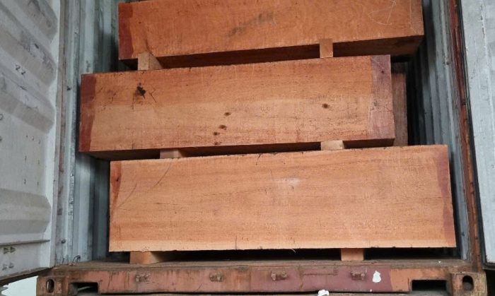 SÀN GỖ DẦU ĐỎ NGOÀI TRỜI