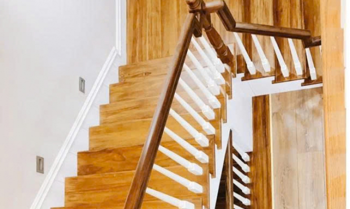 BẬC CẦU THANG TẾCH