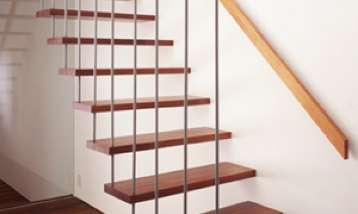 BẬC CẦU THANG TẾCH