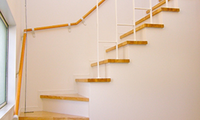 BẬC CẦU THANG TẾCH