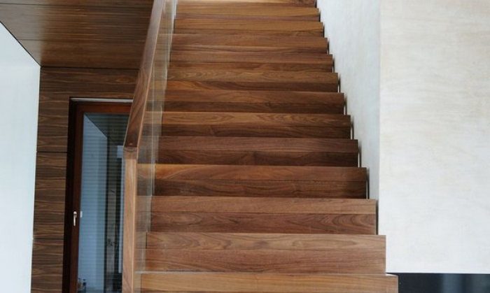 BẬC CẦU THANG TẾCH