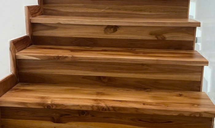 BẬC CẦU THANG TẾCH