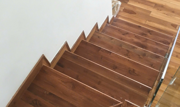 BẬC CẦU THANG TẾCH