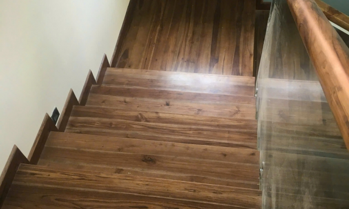 BẬC CẦU THANG TẾCH