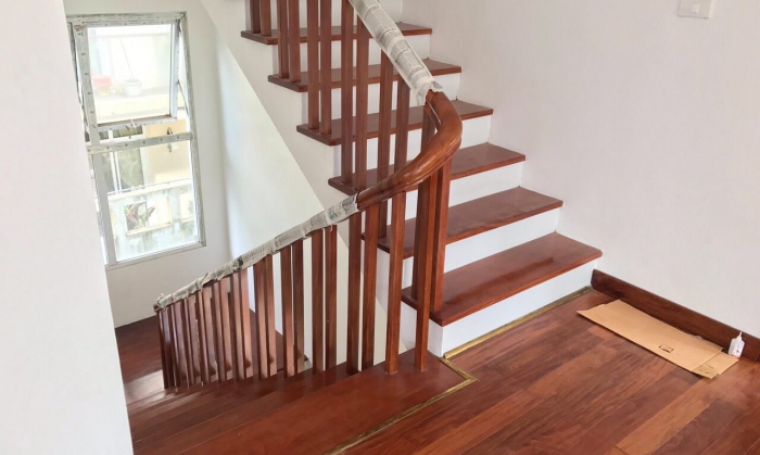 BẬC CẦU THANG CĂM XE