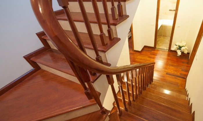 BẬC CẦU THANG CĂM XE