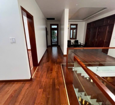 So Sánh Gỗ Căm Xe Và Gỗ Lim – Nên Chọn Loại Nào Cho Sàn Nhà?