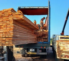 SÀN GỖ DẦU ĐỎ NGOÀI TRỜI