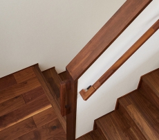 BẬC CẦU THANG TẾCH