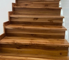 BẬC CẦU THANG TẾCH