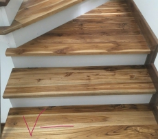 BẬC CẦU THANG TẾCH