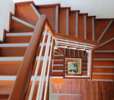 BẬC CẦU THANG CĂM XE