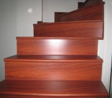 BẬC CẦU THANG CĂM XE