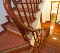 BẬC CẦU THANG CĂM XE