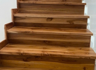 BẬC CẦU THANG TẾCH